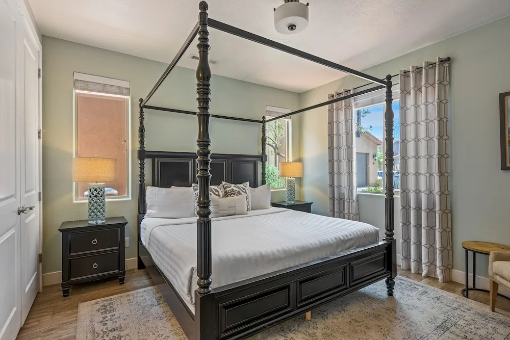 Elite Retreat #87 7 Bedroom Townhouse