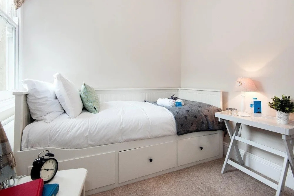 The Stephendale Road Townhouse - SL