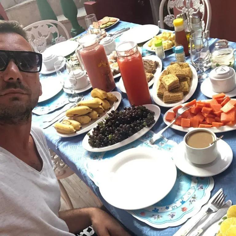 Hostal Hilda J YP