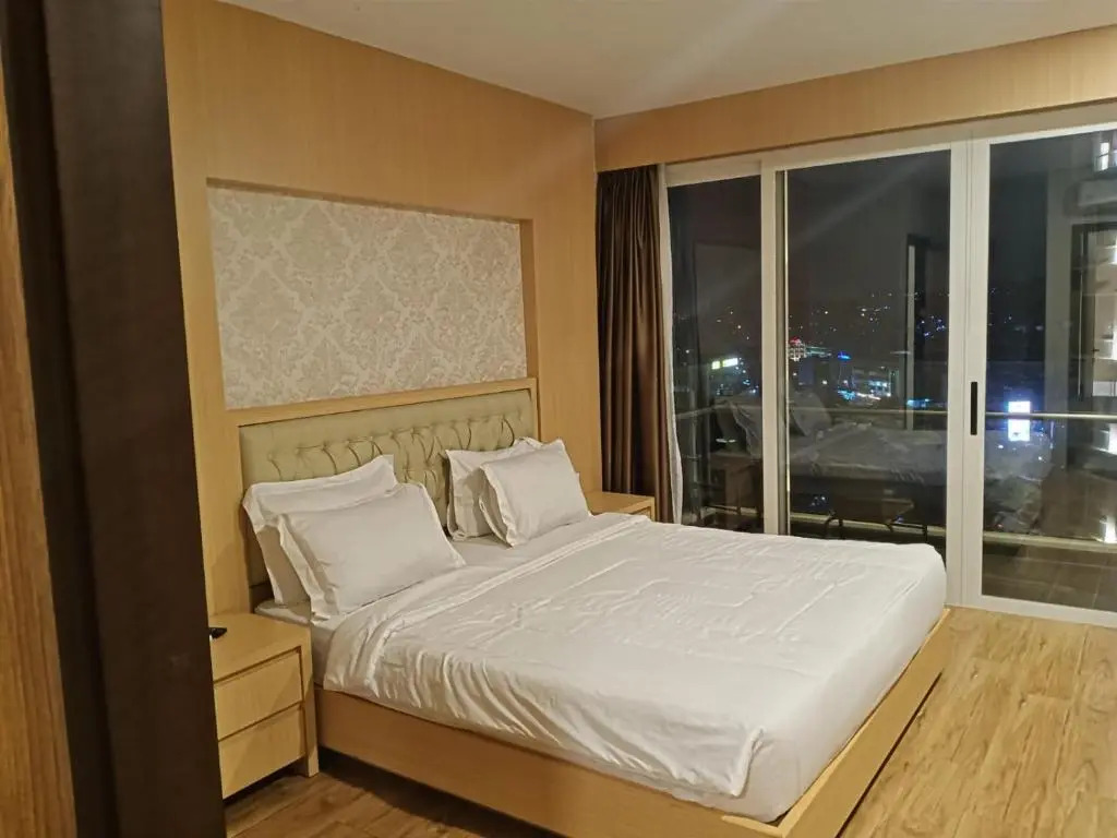 3 Bedroom Aston Apartment Stay Near Nagoya Hill