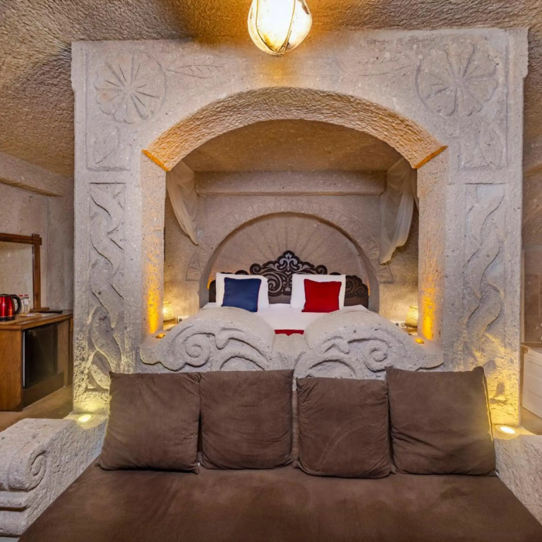 Elite Cave Suites