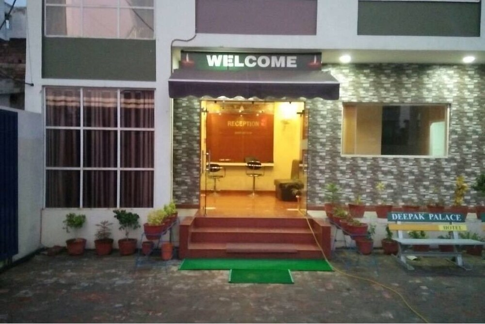 Hotel Deepak Palace