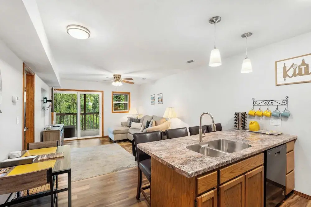 The Greenview Haven: Cozy For 6!