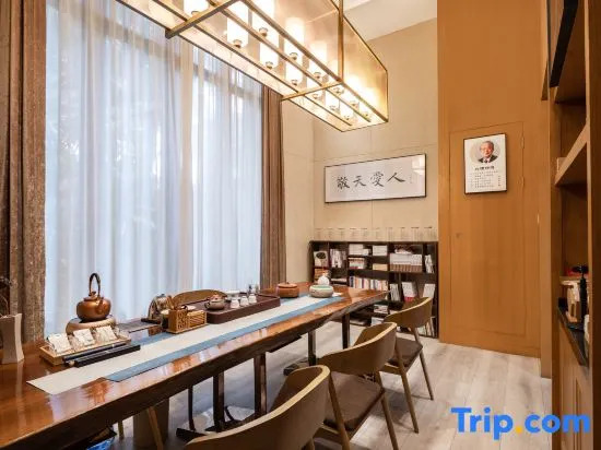 Zhenru Hotel