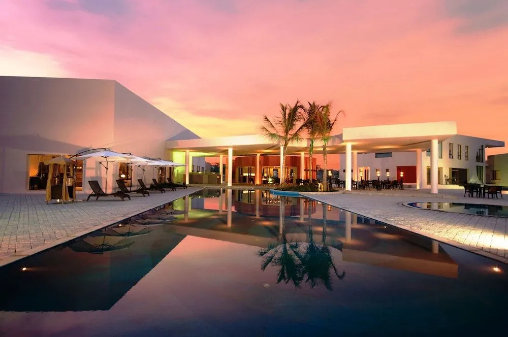Summit Montana Suites & Spa at Mall