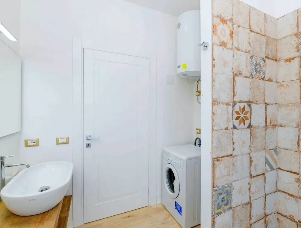 Immaculate 2-bed Apartment in Desenzano del Garda