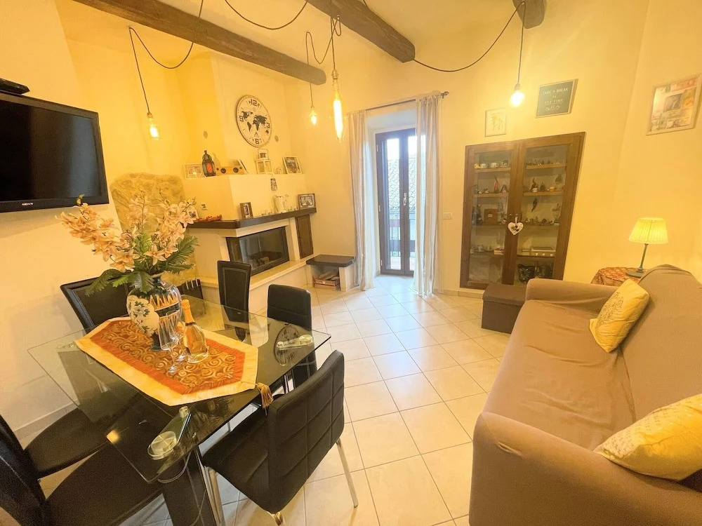 Centrally Located Spoleto, Sleeps 6 , Car not Needed, Wifi N6625