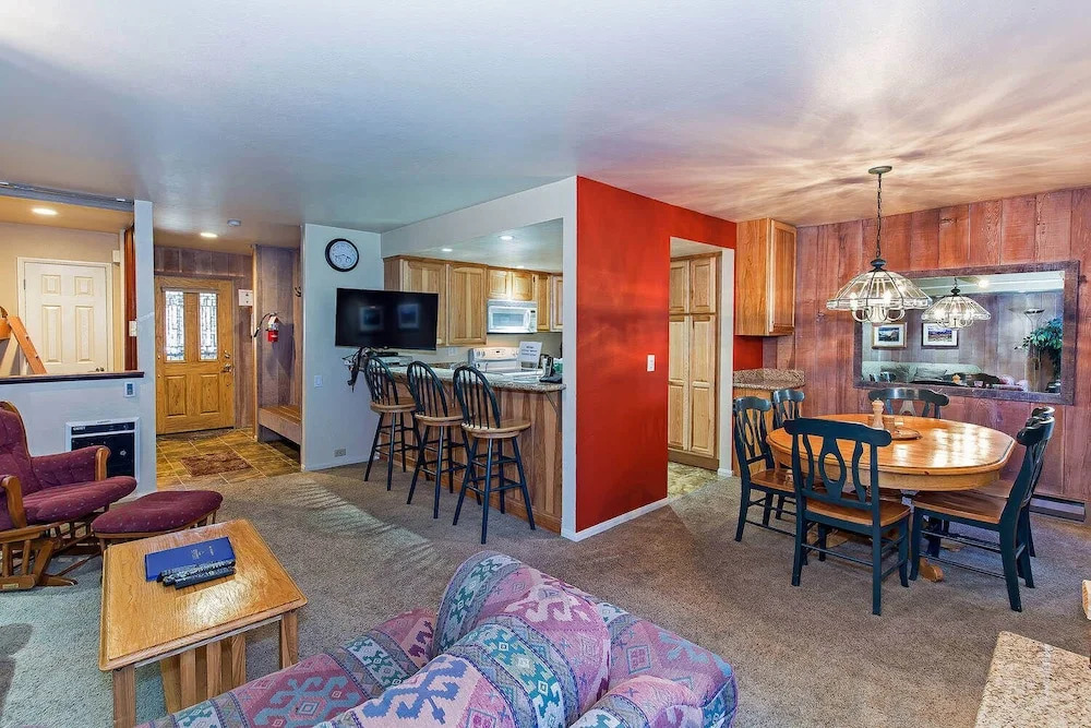 Horizons - Communal Sauna & Hot Tub!
