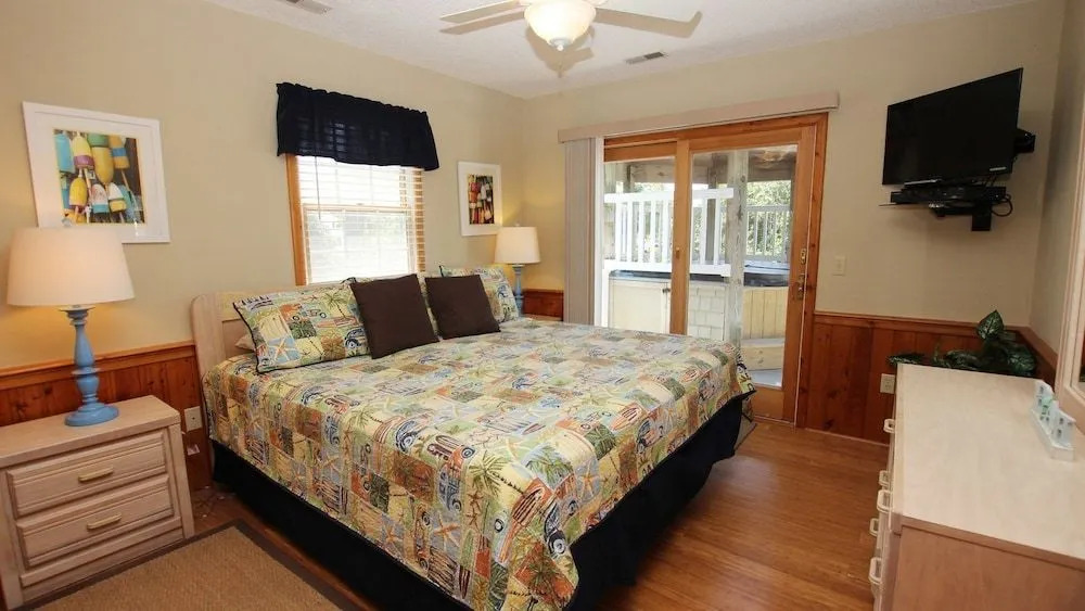 Lighthouse Jewel 1141 - 6 Br Home
