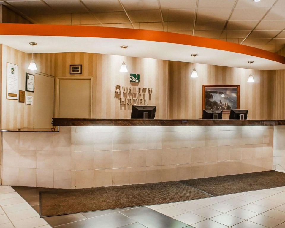 Quality Hotel & Suites At The Falls
