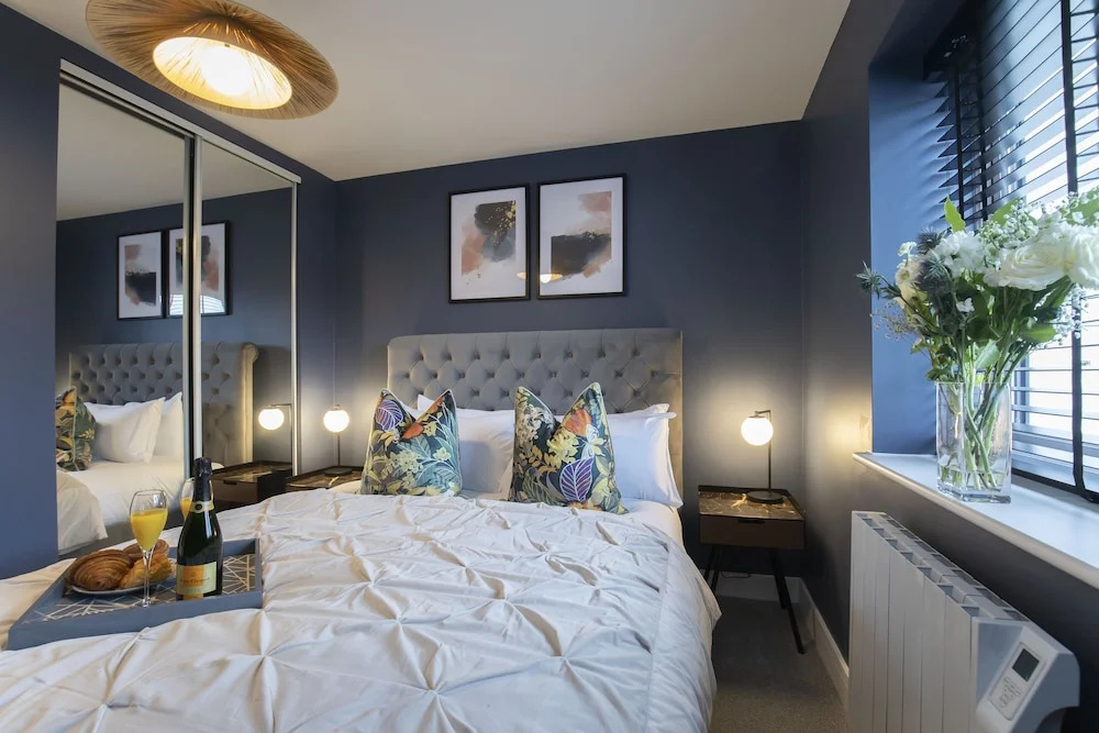 Elliot Oliver - Exquisite 2 Bedroom Apartment With Garden, Parking & EV Charger