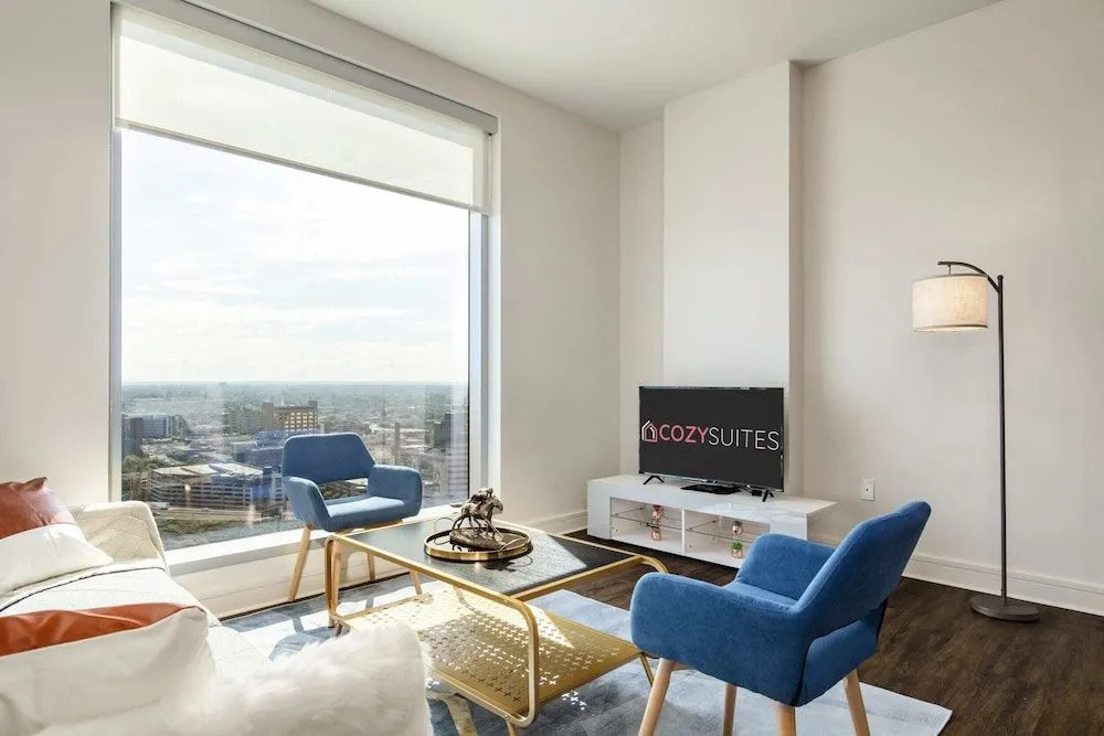 Luxurious High Rise 1BR With Louisville Flair by Cozysuites