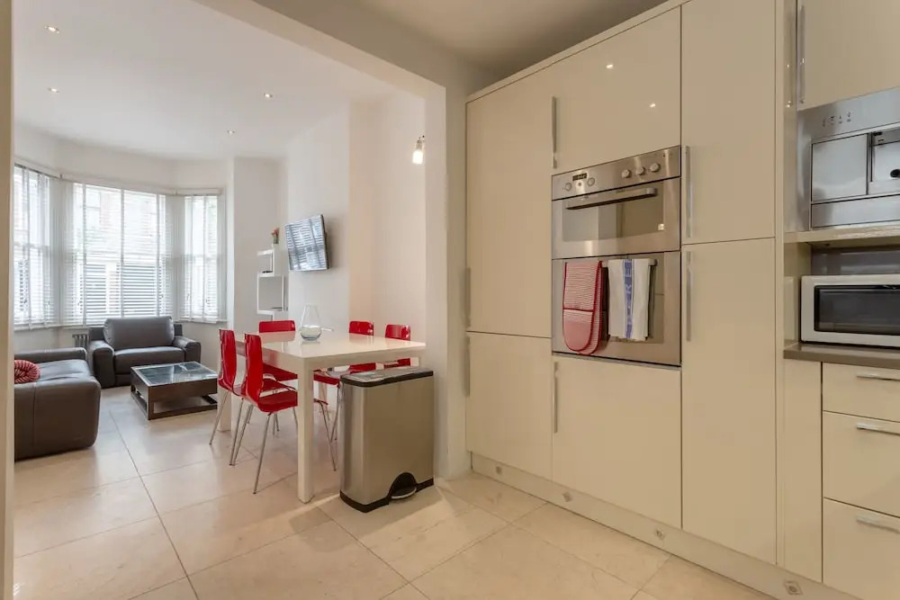 Bright 1 Bedroom Flat in Battersea