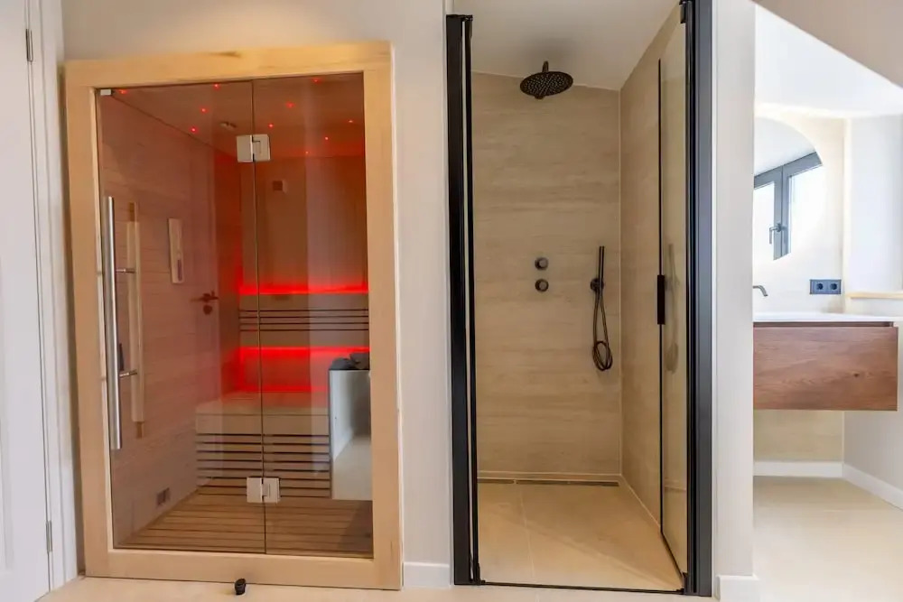 Modern Family Apartment With Balcony and Parking