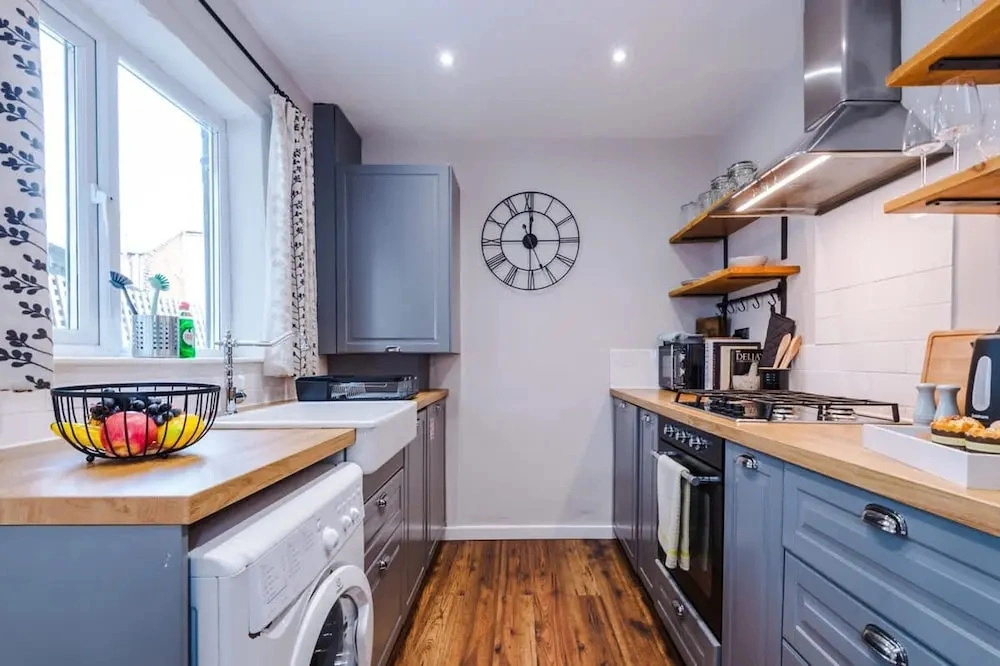 NEW Spacious Stylish Home City Centre Sleep 4