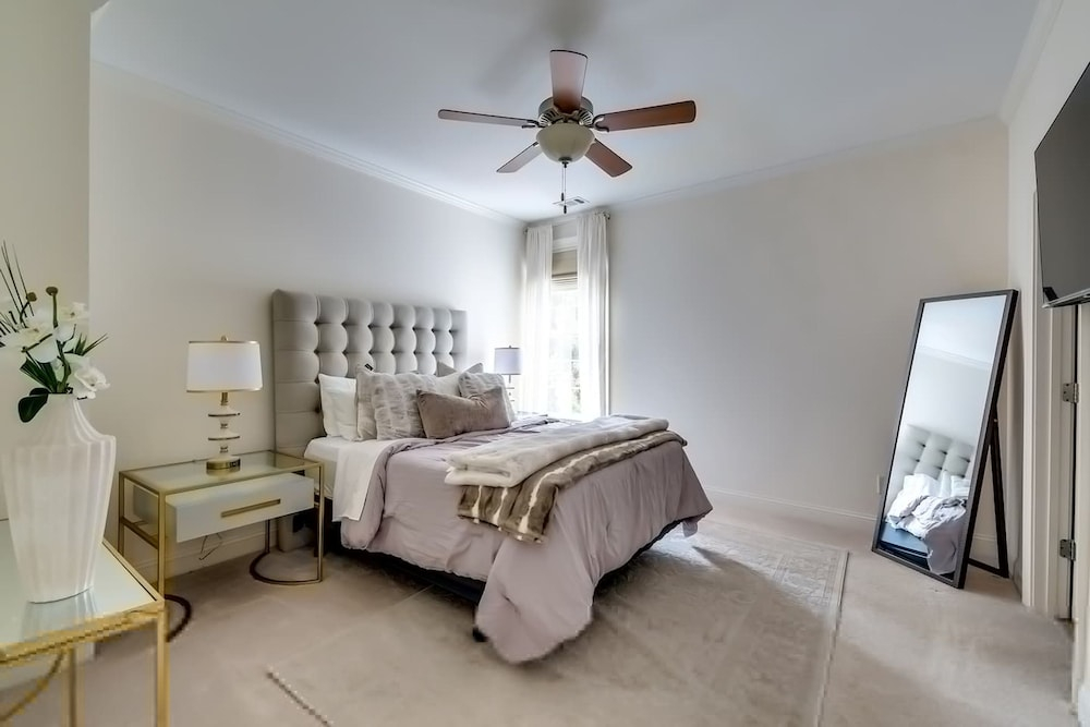Luxe Gated Fenced Buckhead 6BD 8 5bth Sleeps 12