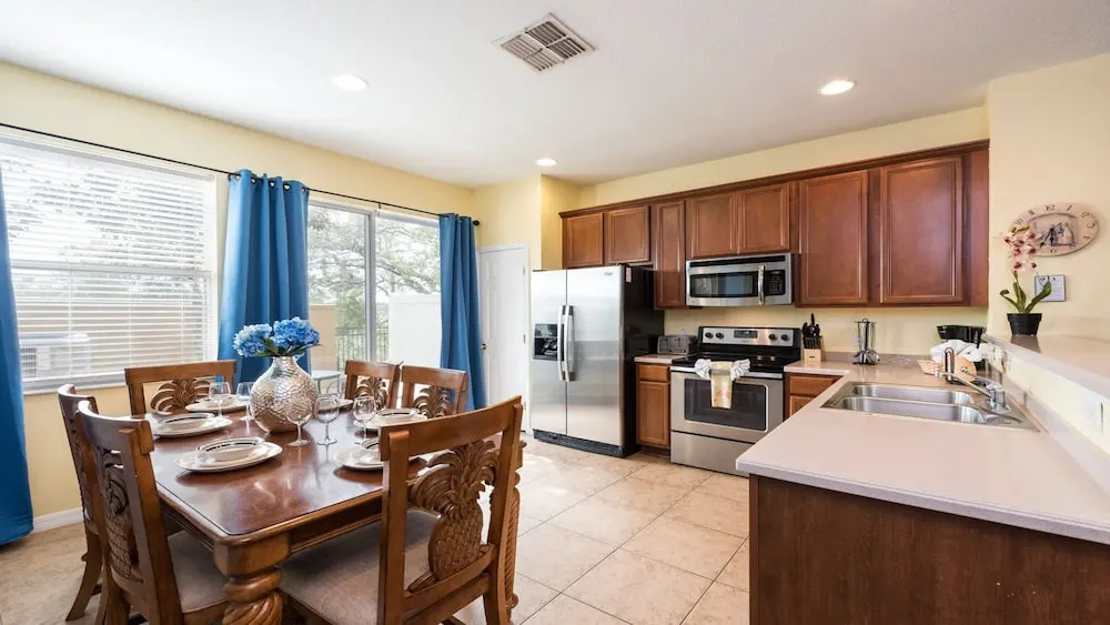 2 Miles to Disney, 3BR Home Free Wifi/crib, Best Location!