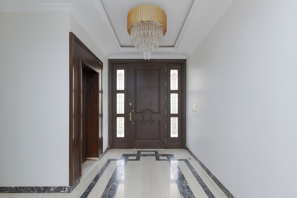 ALSAWAH Grand Palace at Sheikh Zayed - 6BR, Pool & Private Garden
