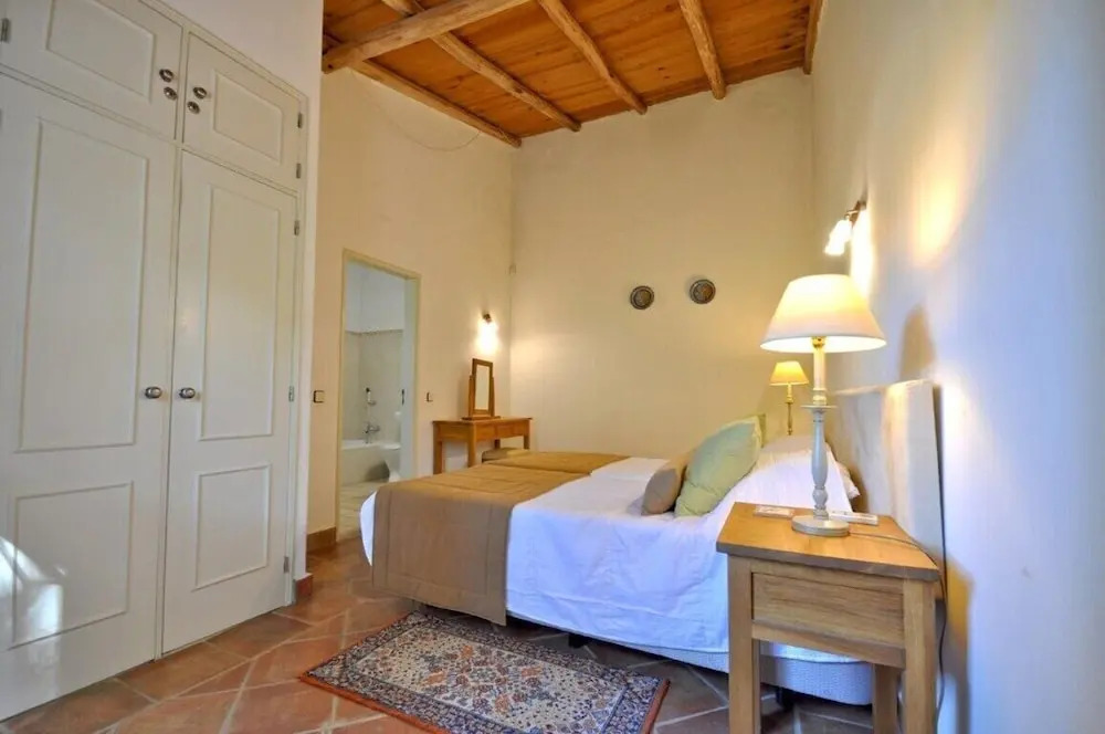Fantastic outdoor area, private pool, Tennis Court Golf Practice Facility