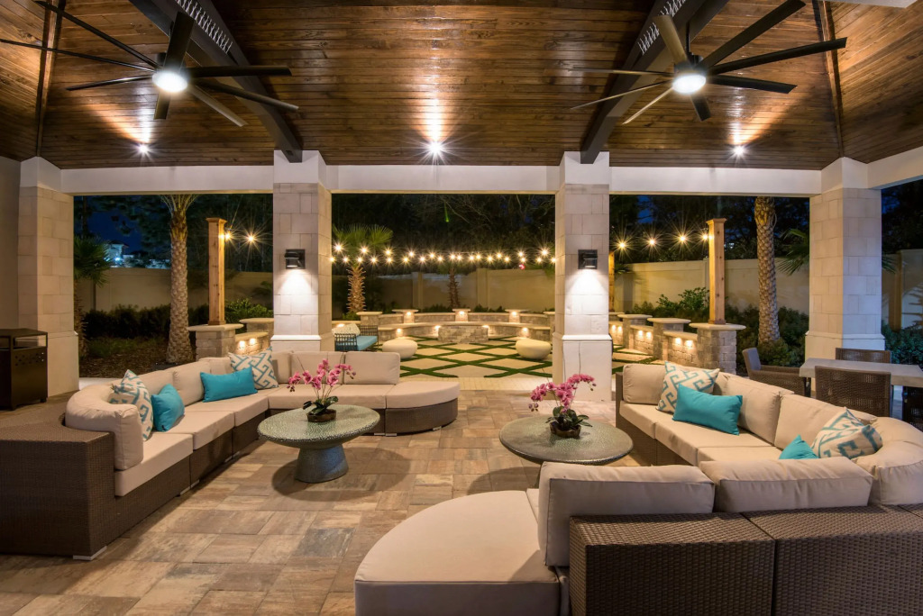Luxury Home - ALL the Extras - Sleeps 39