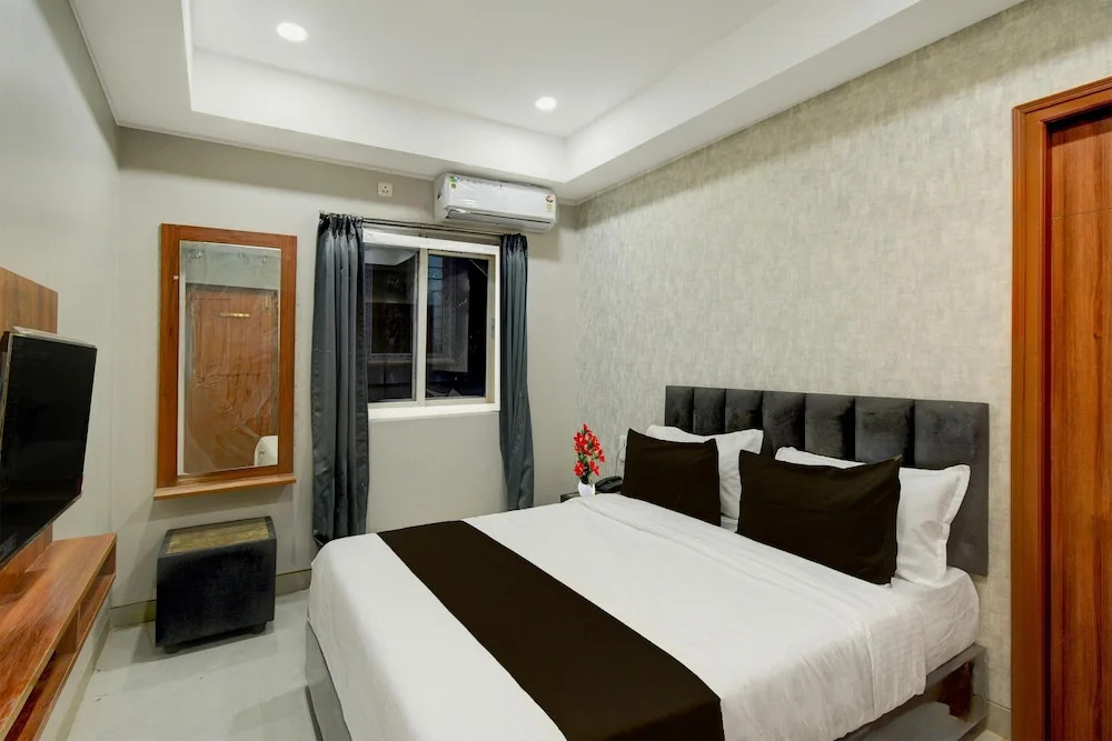 Super Deluxe Roommiyapur Metro Station