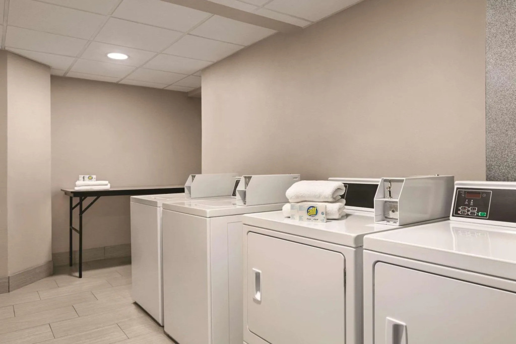 Country Inn & Suites by Radisson, Williamsburg East Busch Gardens , VA