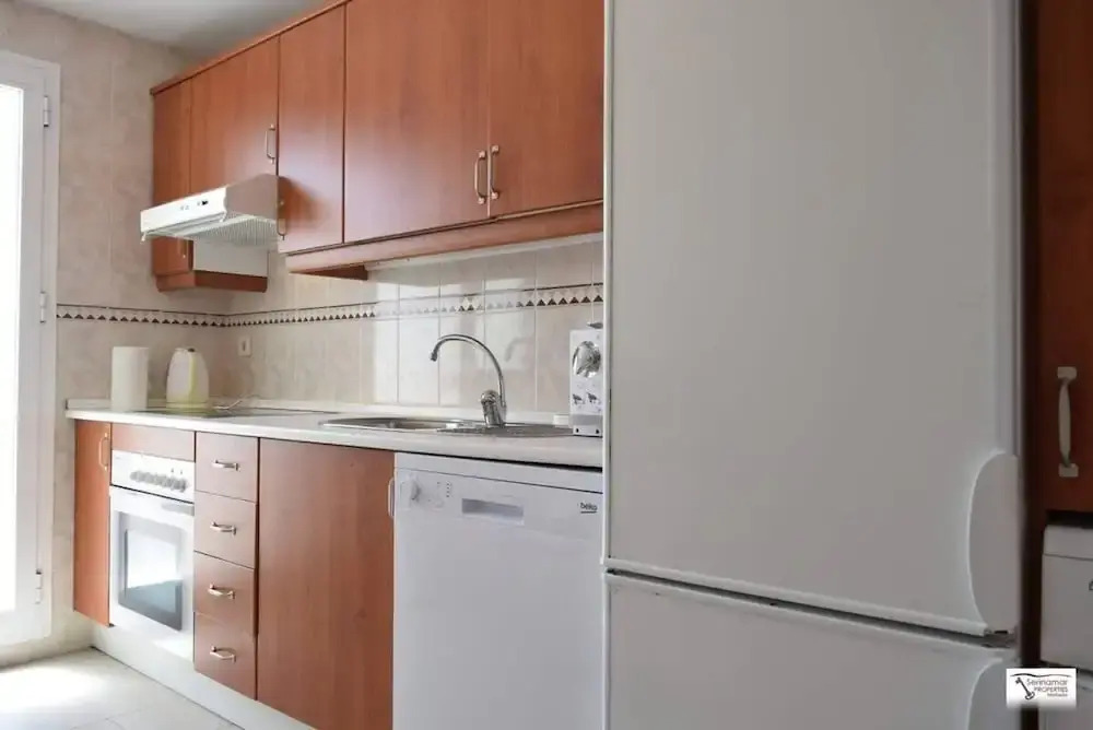Bright 2 Bedroom First Floor F-4