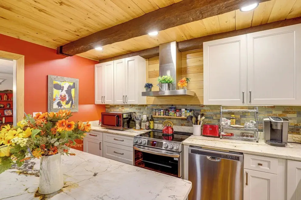 Ski Asheville! Mountain-view Hideaway w/ Deck