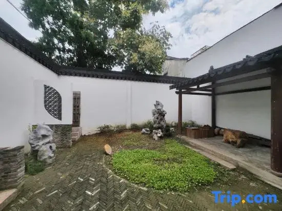Zhujiajiao Ancient Town Yurongju Inn (Zouping Road Branch)