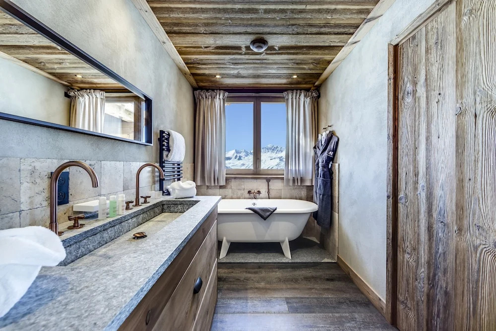 Luxury 8 bedrooms apartment, 380 sq.m. at 2551m. altitude