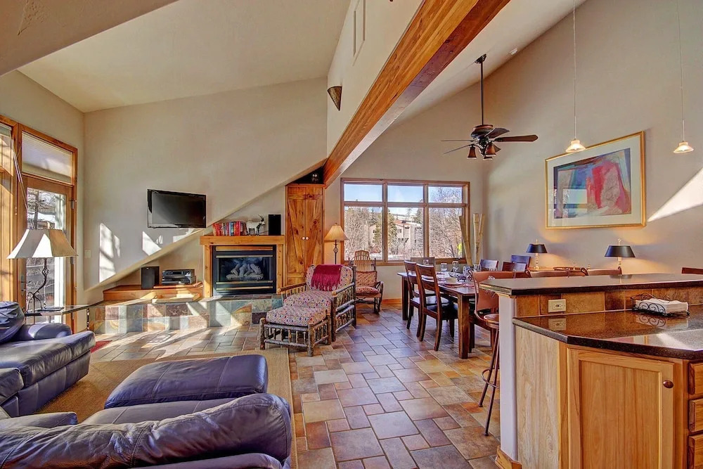 401 Creekside Townhome