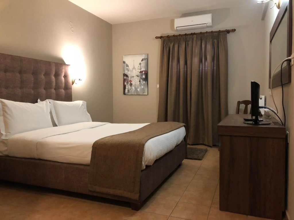 Hotel Doupiani House