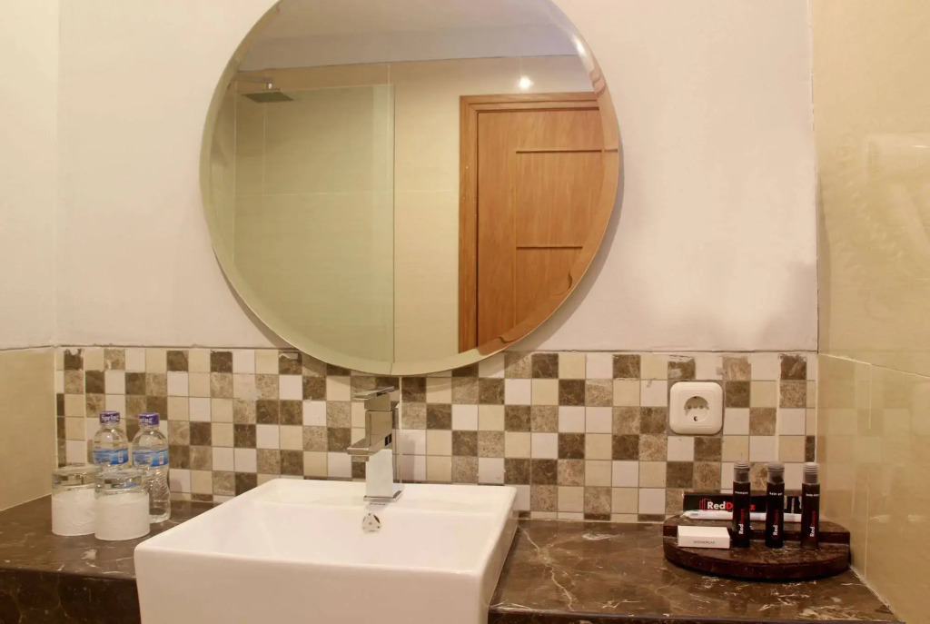 RedDoorz near Dreamland Beach Uluwatu