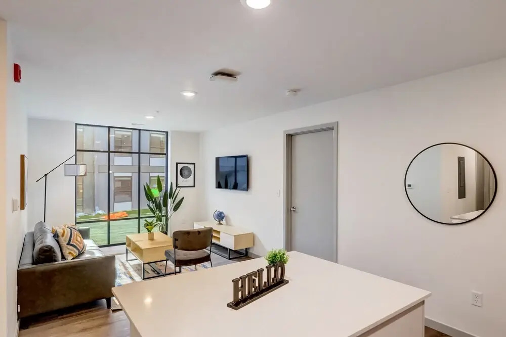 FRONTDESK LivRed Campus Apts Haymarket Square Lincoln
