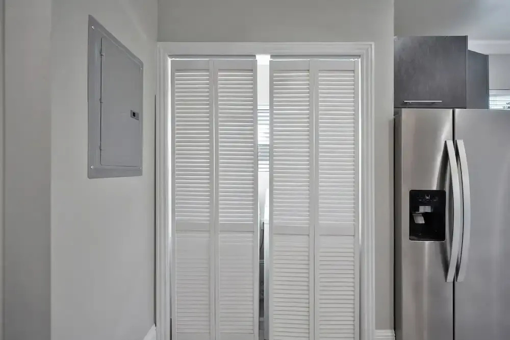Walk to UC Davis Medical Center! Duplex w/ Patio