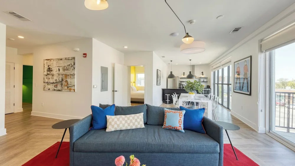 916 Main 12 Unit Buyout - 30bdrs! Prvt Two Floors