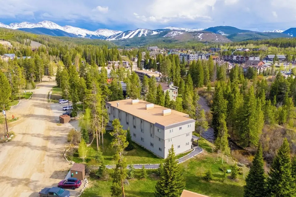 Pool & 3 Hot Tubs: Winter Park Condo on Bus Line