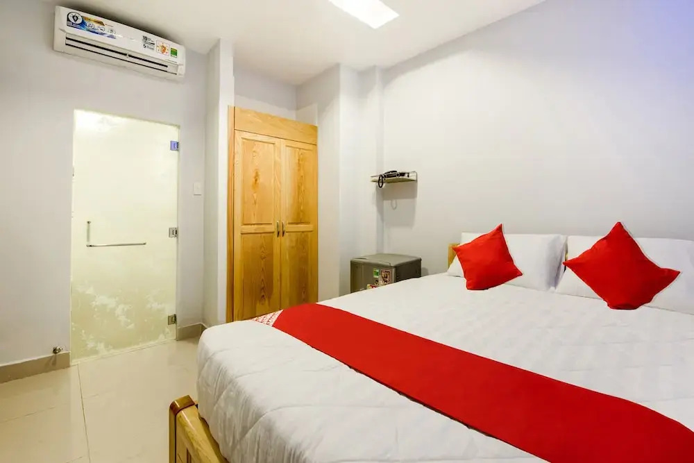 White 1 Hotel by OYO Rooms