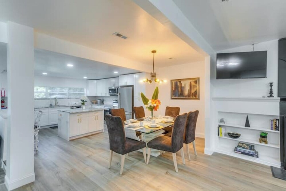 3BR Charming Retreat W & Deck & Wifi