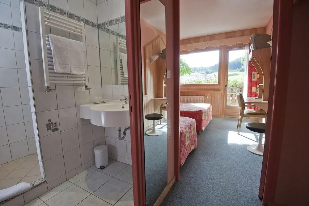 Hôtel Restaurant Etoile des Neiges Piscine Jacuzzi Sauna Massage Salle de Jeux