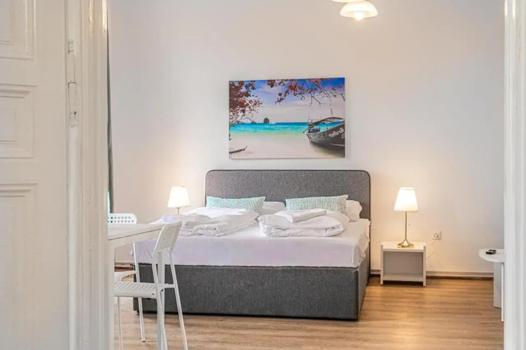 Pleasing 2BR Apt. AKH-Perfect for Groups