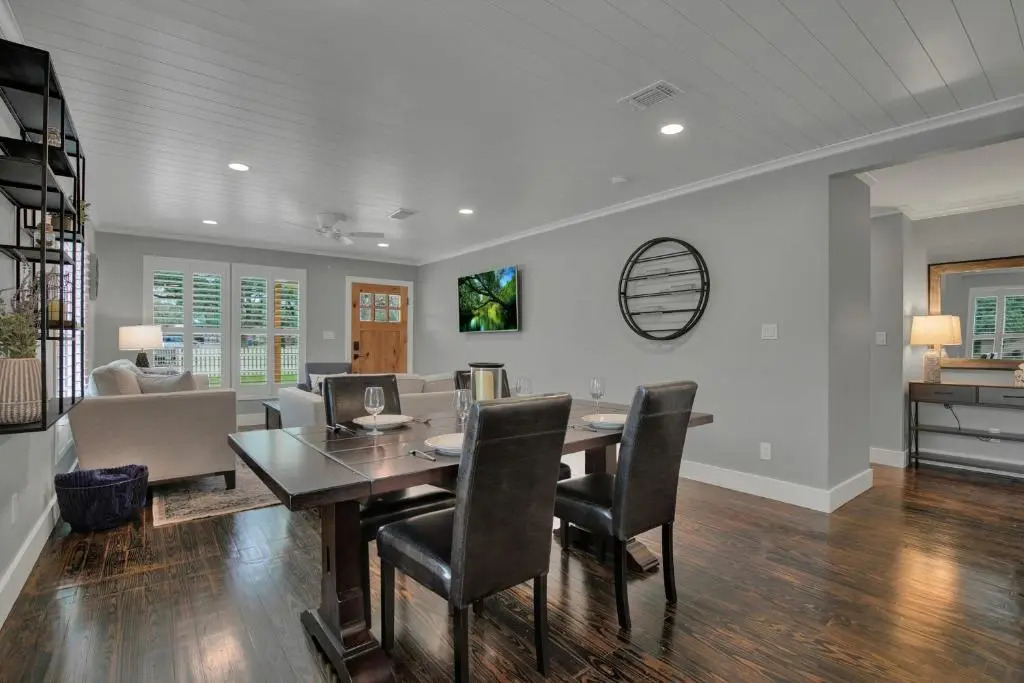 Upscale Home With Pool and Firepit - Close to Mercer St!