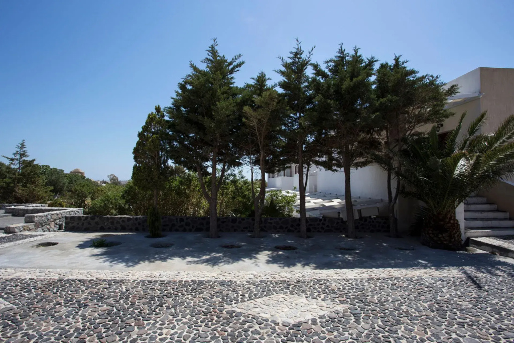 Birds Villa Apartments with Heated Pool - Including Car and Breakfast