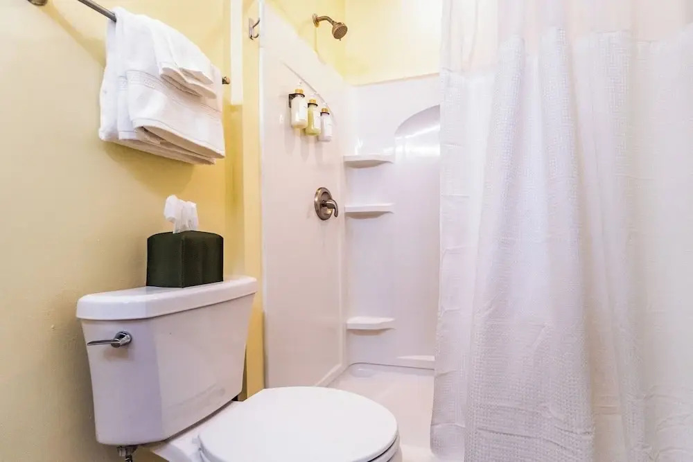 Family-friendly 3BR w/ Hot Tub & Games