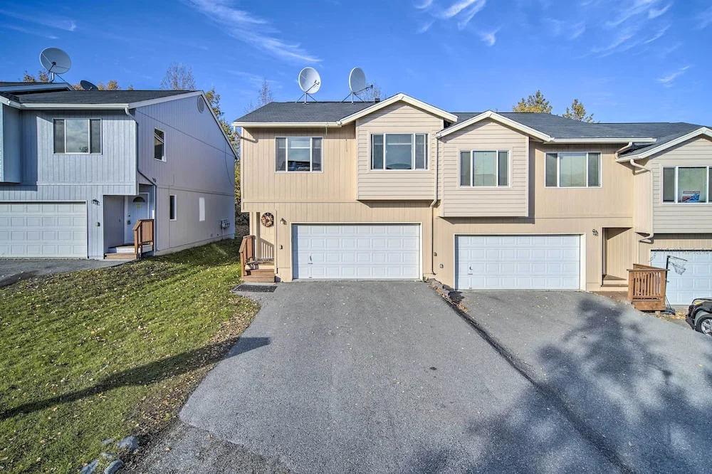 Quaint Anchorage Townhome - 6 Miles to Downtown!