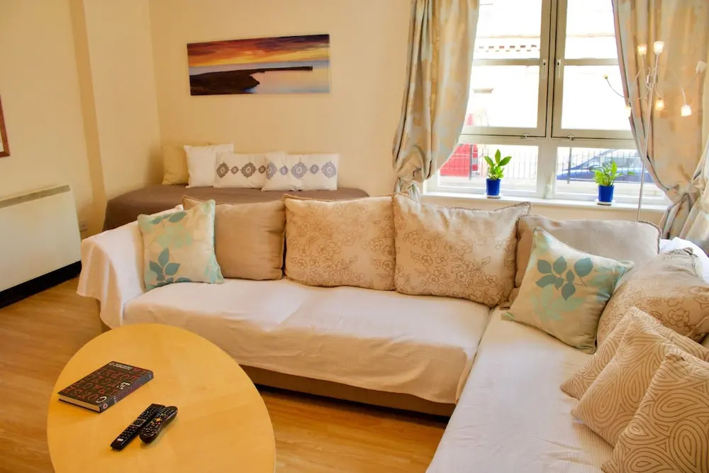 3 Bedroom Flat In Edinburgh