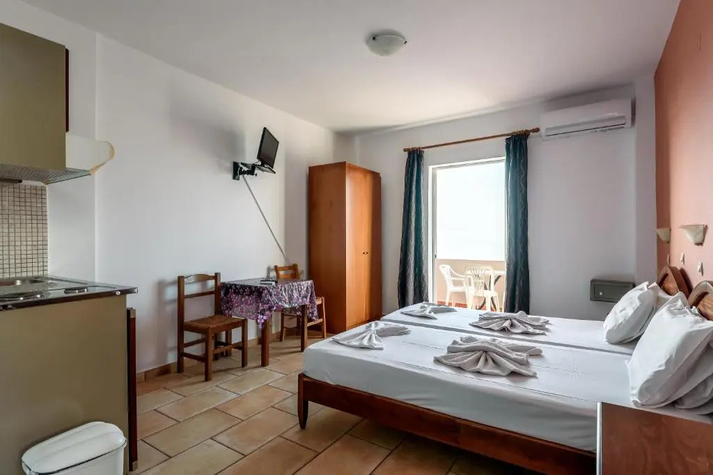Studio5 30 metres from THE Sea 'NEW LISTING'