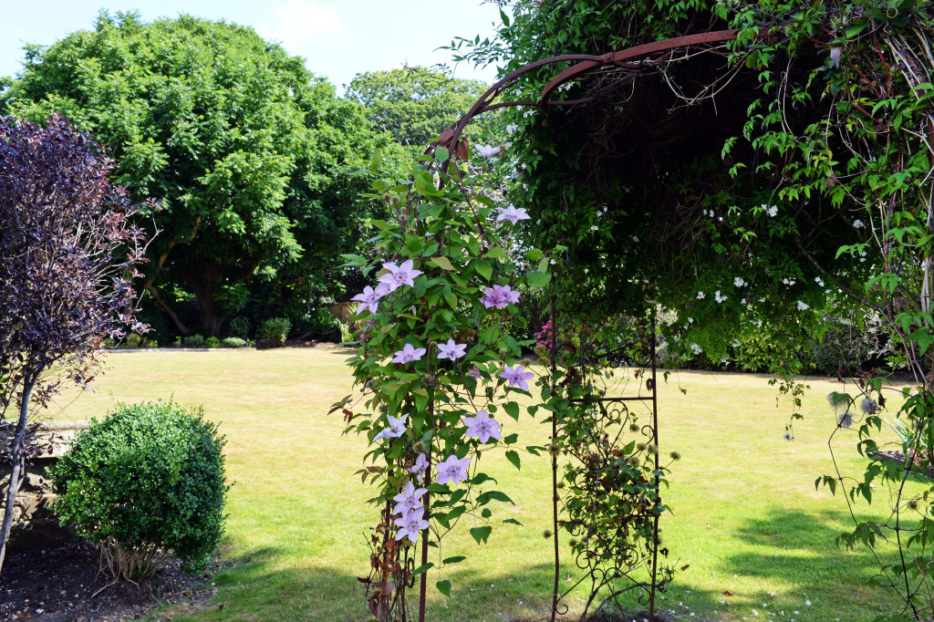 The Priory - Country Manor House, Log Burner, Sea Views, Pet Friendly