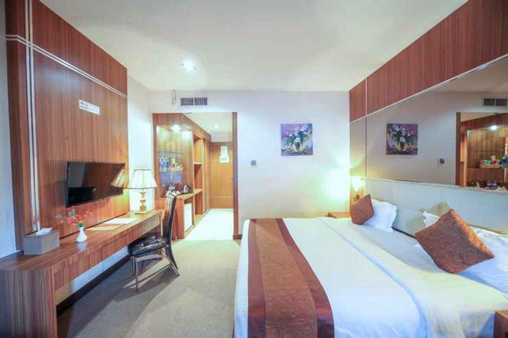 New Hollywood Hotel