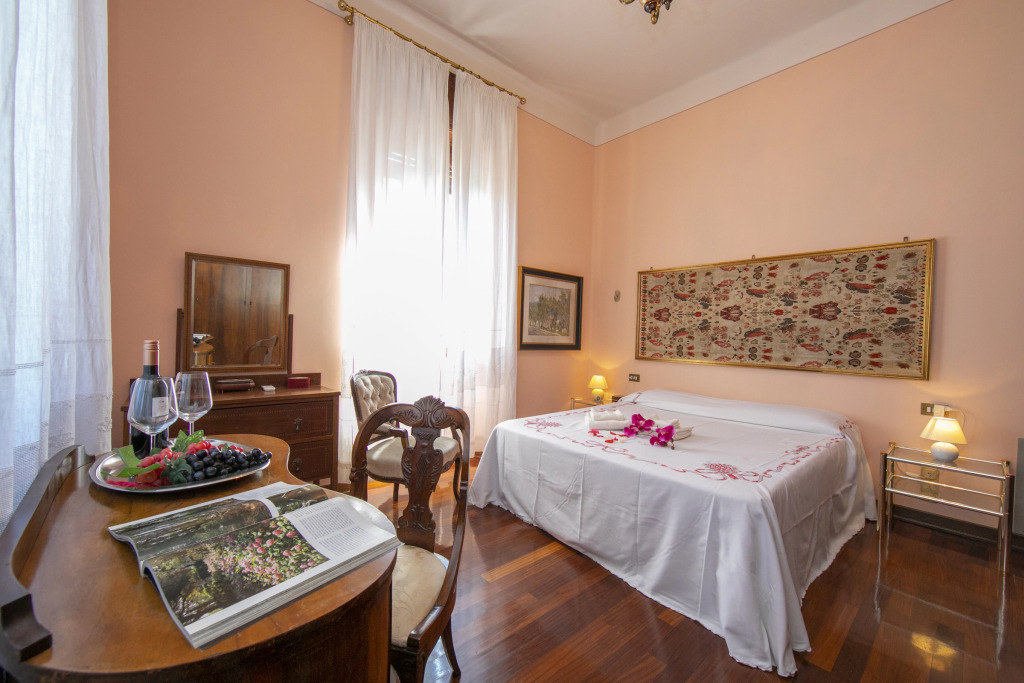 Villa Barbara - Lake Garda Villa with Pool & Views